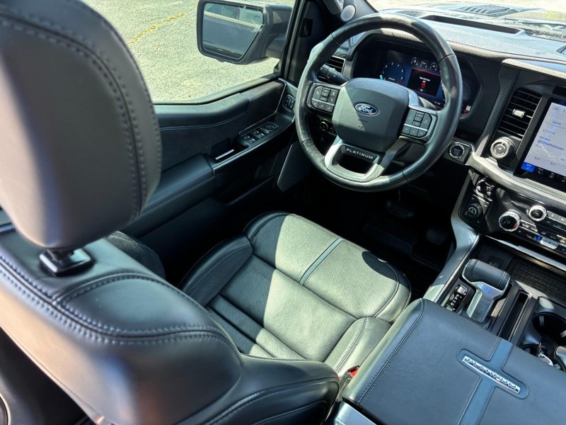 Ford F-150 Vehicle Full-screen Gallery Image 14
