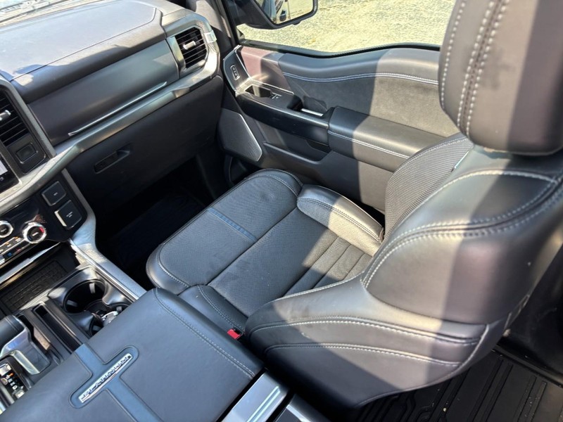 Ford F-150 Vehicle Full-screen Gallery Image 16