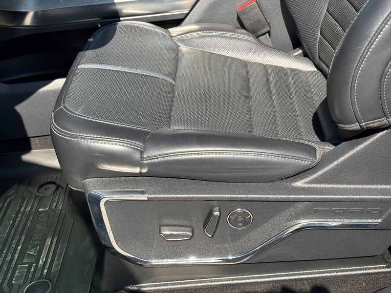 Ford F-150 Vehicle Full-screen Gallery Image 17