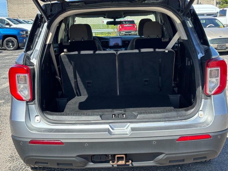 Ford Explorer Vehicle Full-screen Gallery Image 11