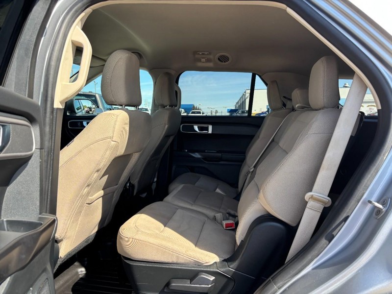 Ford Explorer Vehicle Full-screen Gallery Image 14
