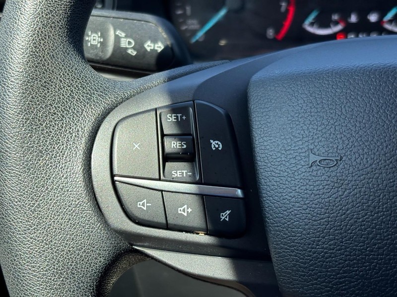 Ford Explorer Vehicle Full-screen Gallery Image 20