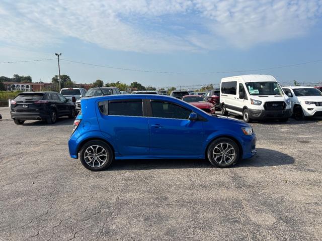Chevrolet Sonic Vehicle Full-screen Gallery Image 04
