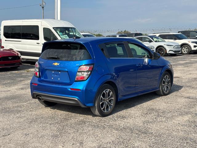 Chevrolet Sonic Vehicle Full-screen Gallery Image 05