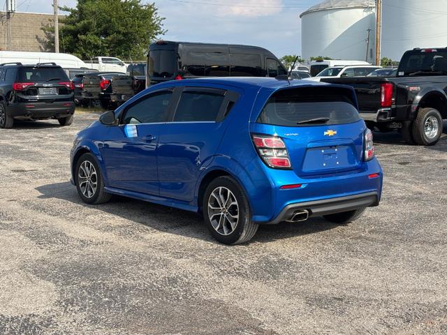 Chevrolet Sonic Vehicle Full-screen Gallery Image 08