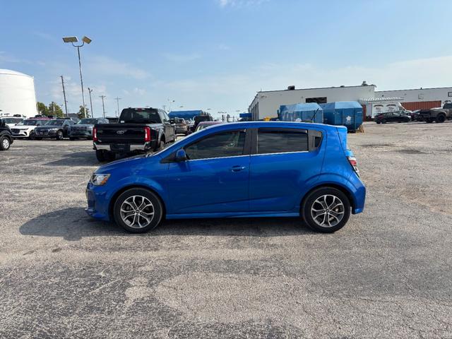 Chevrolet Sonic Vehicle Full-screen Gallery Image 09