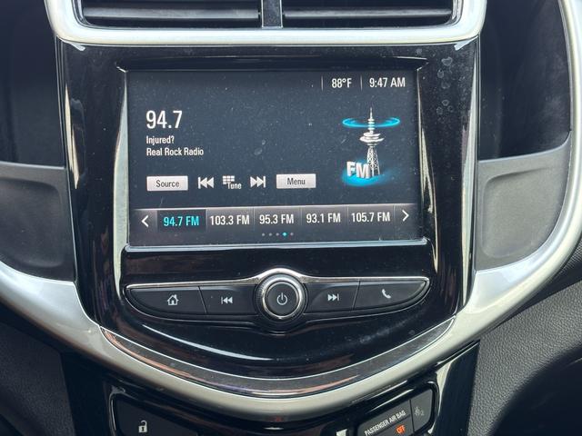 Chevrolet Sonic Vehicle Full-screen Gallery Image 21