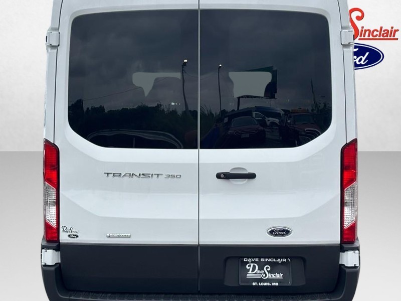 Ford Transit Passenger Wagon Vehicle Full-screen Gallery Image 08