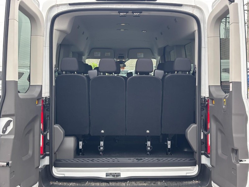 Ford Transit Passenger Wagon Vehicle Full-screen Gallery Image 11