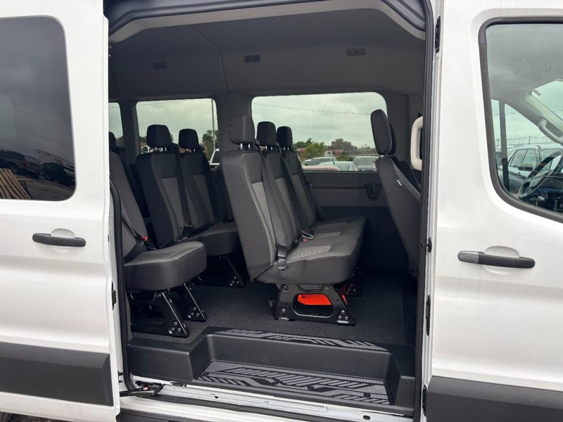 Ford Transit Passenger Wagon Vehicle Full-screen Gallery Image 13