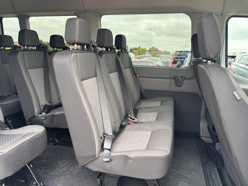 Ford Transit Passenger Wagon Vehicle Full-screen Gallery Image 17