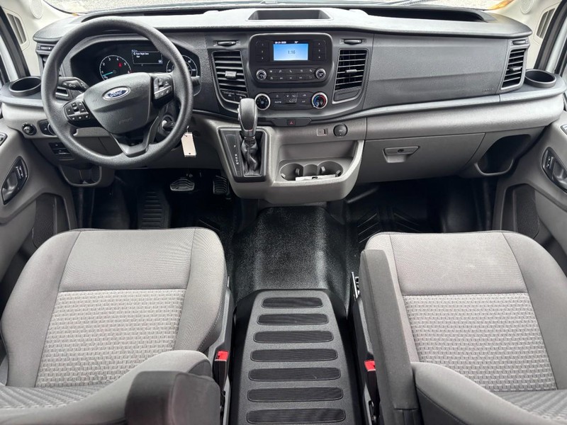 Ford Transit Passenger Wagon Vehicle Full-screen Gallery Image 19