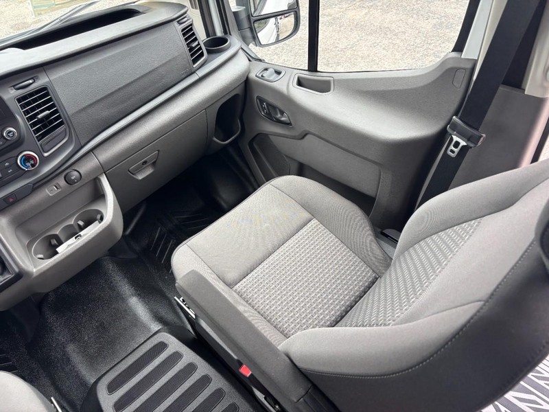 Ford Transit Passenger Wagon Vehicle Full-screen Gallery Image 20