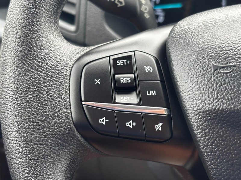 Ford Transit Passenger Wagon Vehicle Full-screen Gallery Image 23