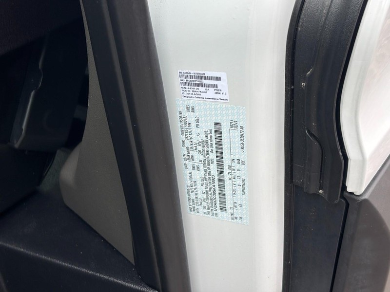 Ford Transit Passenger Wagon Vehicle Full-screen Gallery Image 28
