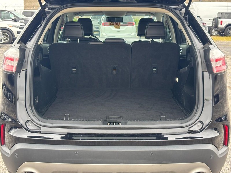 Ford Edge Vehicle Full-screen Gallery Image 11