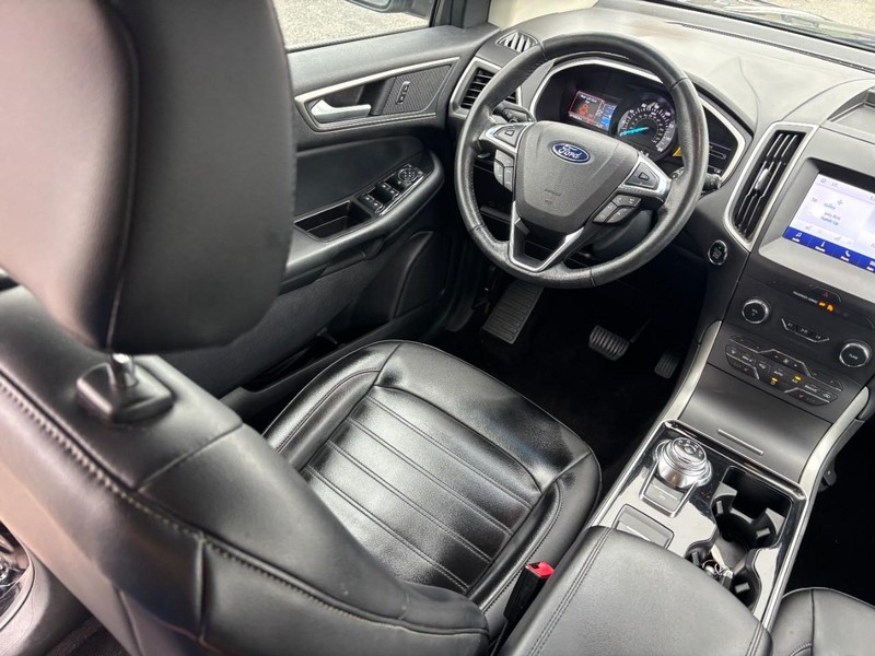 Ford Edge Vehicle Full-screen Gallery Image 14