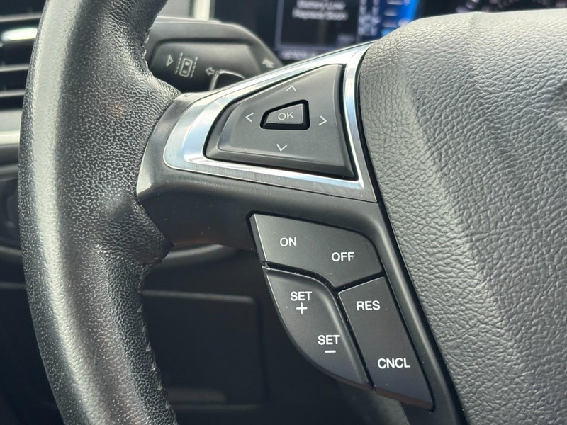 Ford Edge Vehicle Full-screen Gallery Image 19