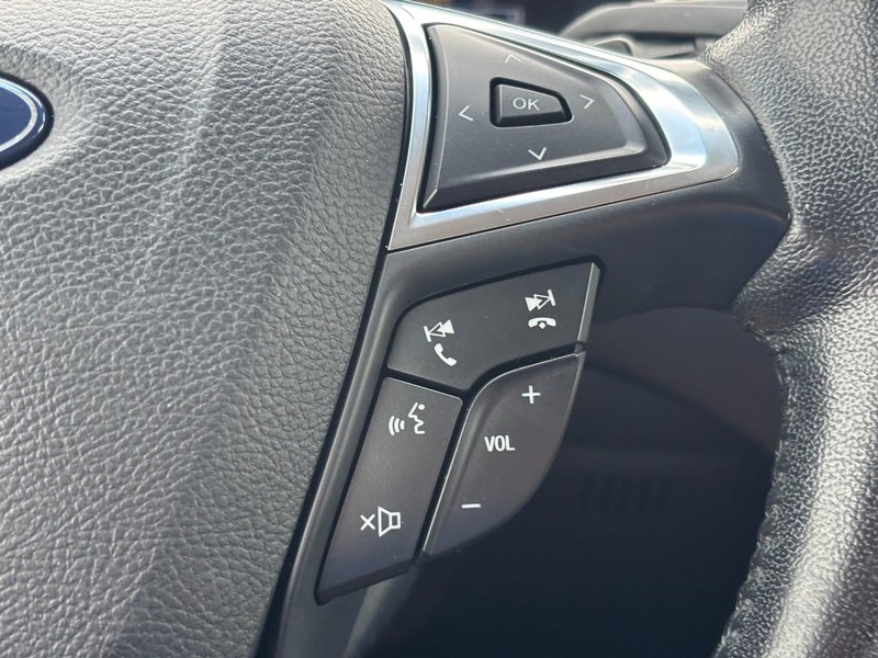 Ford Edge Vehicle Full-screen Gallery Image 20