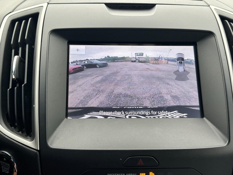 Ford Edge Vehicle Full-screen Gallery Image 23