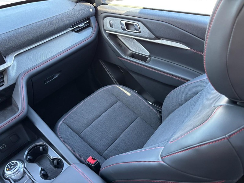 Ford Explorer Vehicle Full-screen Gallery Image 17