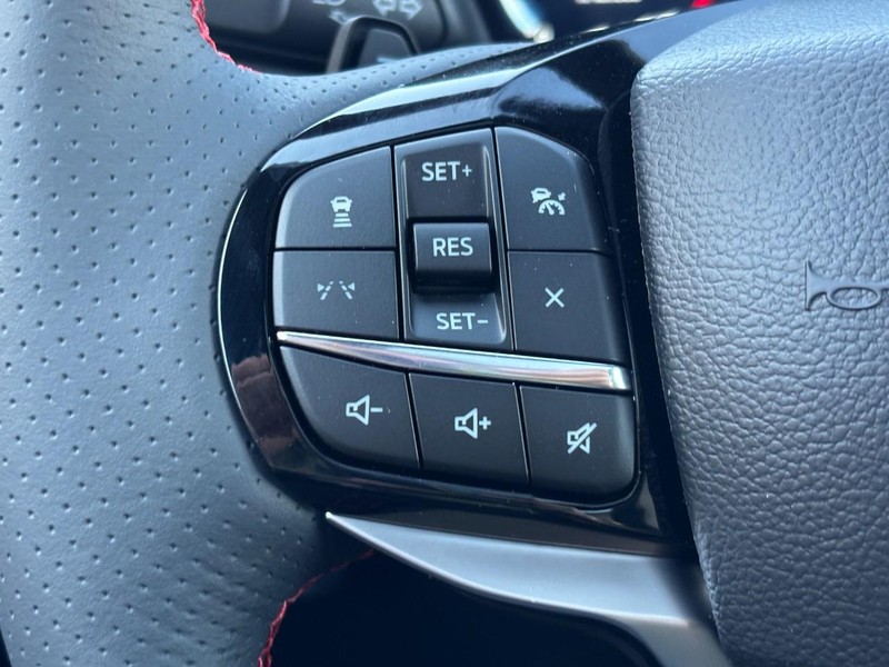 Ford Explorer Vehicle Full-screen Gallery Image 20