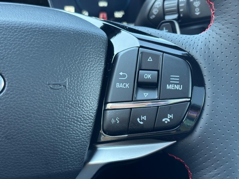 Ford Explorer Vehicle Full-screen Gallery Image 21