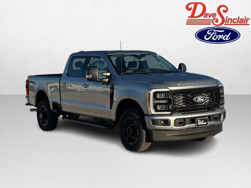 Ford Super Duty F-250 SRW Vehicle Full-screen Gallery Image 04