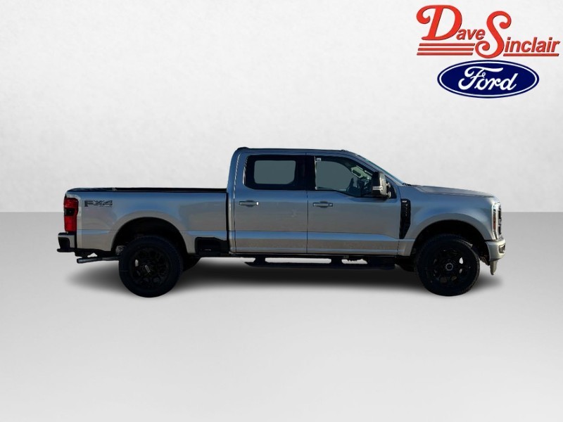 Ford Super Duty F-250 SRW Vehicle Full-screen Gallery Image 05