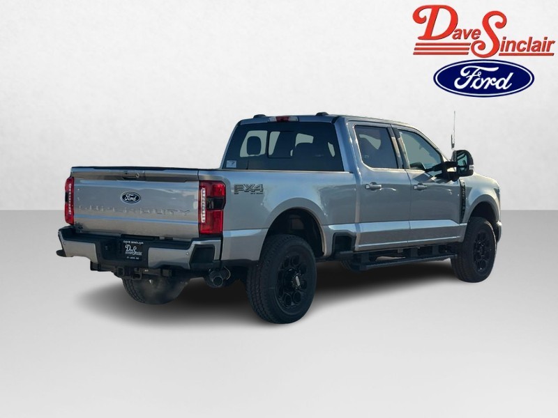 Ford Super Duty F-250 SRW Vehicle Full-screen Gallery Image 07