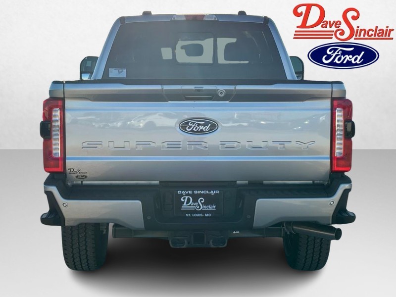 Ford Super Duty F-250 SRW Vehicle Full-screen Gallery Image 08