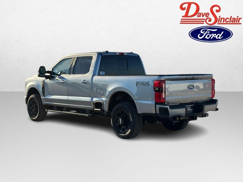 Ford Super Duty F-250 SRW Vehicle Full-screen Gallery Image 09