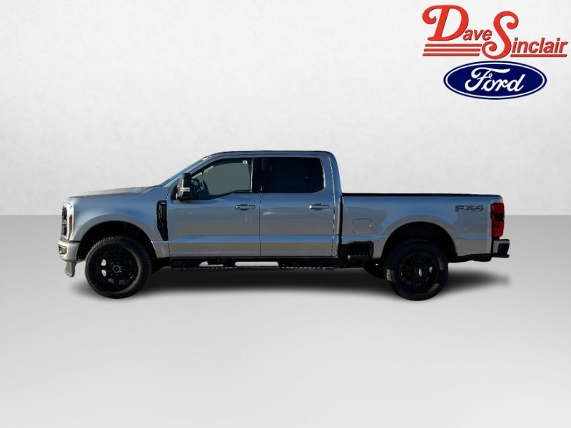 Ford Super Duty F-250 SRW Vehicle Full-screen Gallery Image 10