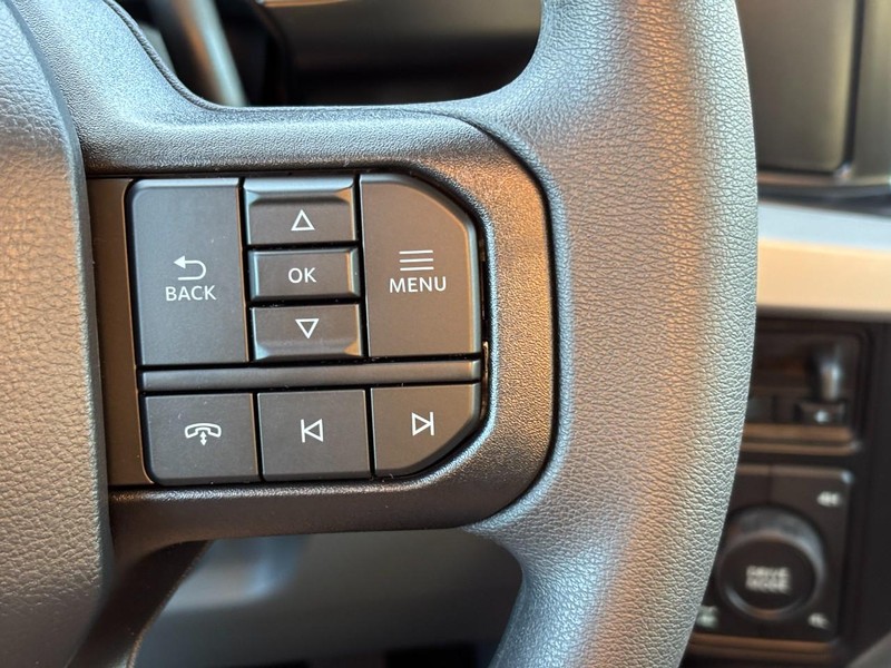 Ford Super Duty F-250 SRW Vehicle Full-screen Gallery Image 20