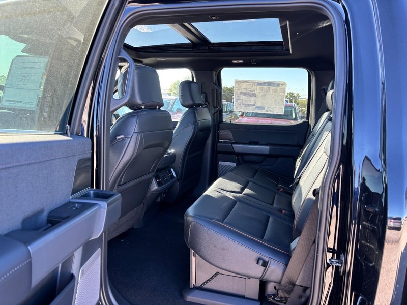 Ford F-150 Vehicle Full-screen Gallery Image 13