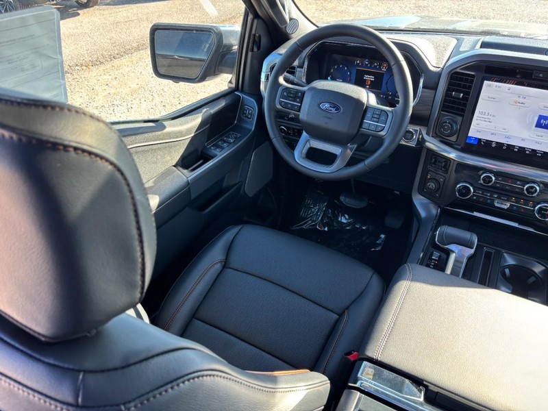 Ford F-150 Vehicle Full-screen Gallery Image 14