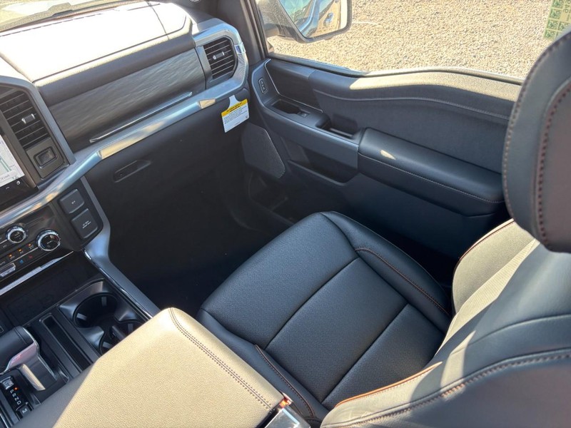 Ford F-150 Vehicle Full-screen Gallery Image 16