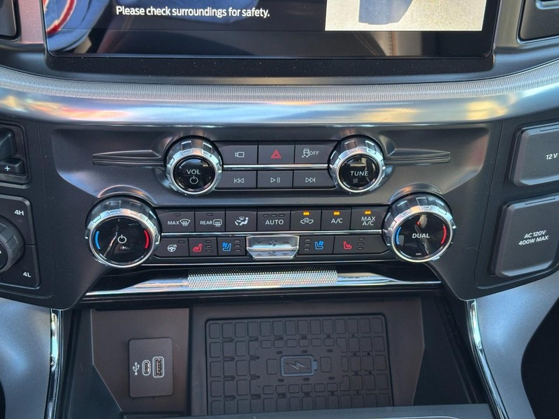 Ford F-150 Vehicle Full-screen Gallery Image 25