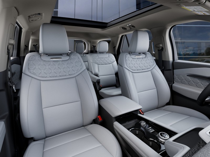 Ford Explorer Vehicle Image 12