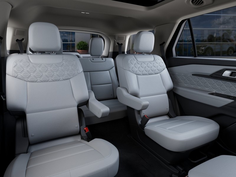 Ford Explorer Vehicle Image 13