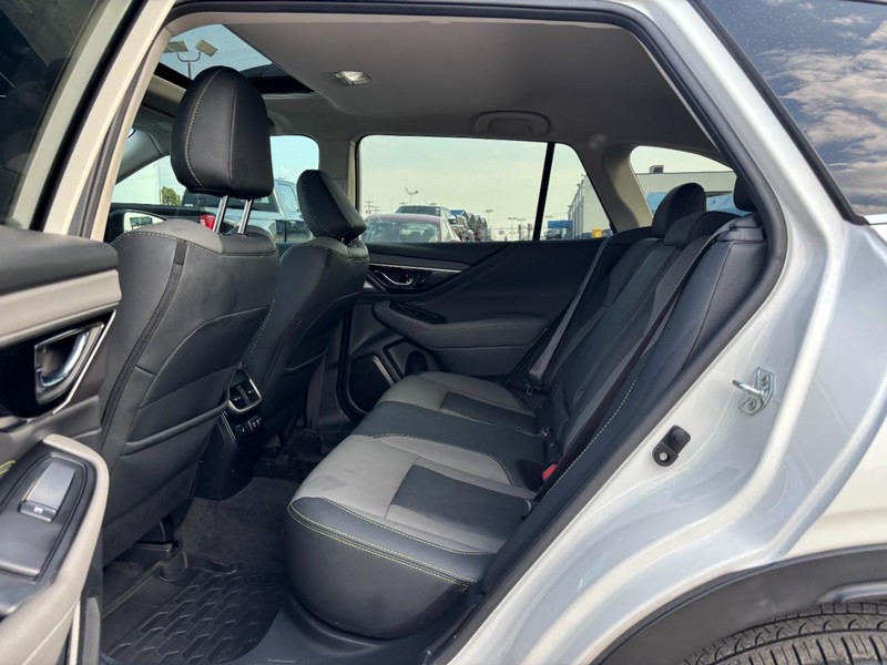 Subaru Outback Vehicle Full-screen Gallery Image 12