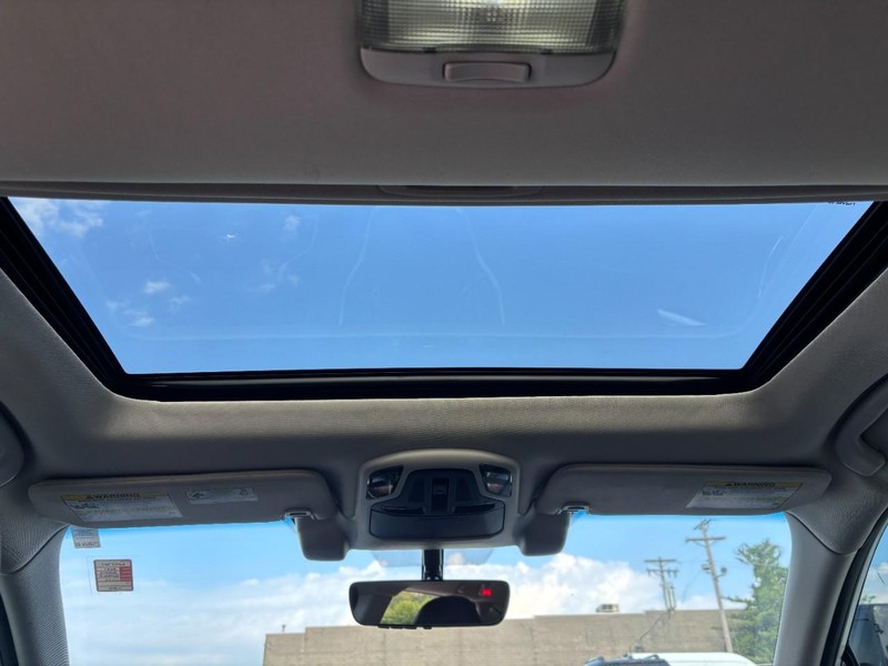 Subaru Outback Vehicle Full-screen Gallery Image 13