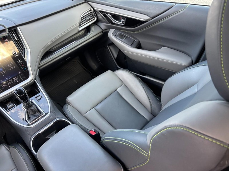 Subaru Outback Vehicle Full-screen Gallery Image 16