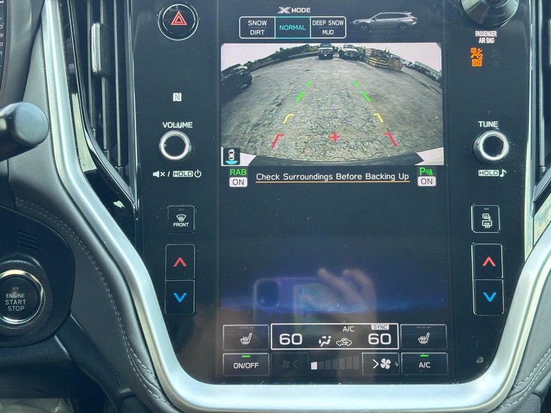Subaru Outback Vehicle Full-screen Gallery Image 24
