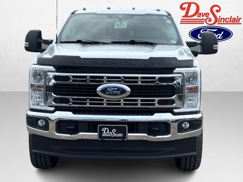 Ford Super Duty F-250 SRW Vehicle Full-screen Gallery Image 02