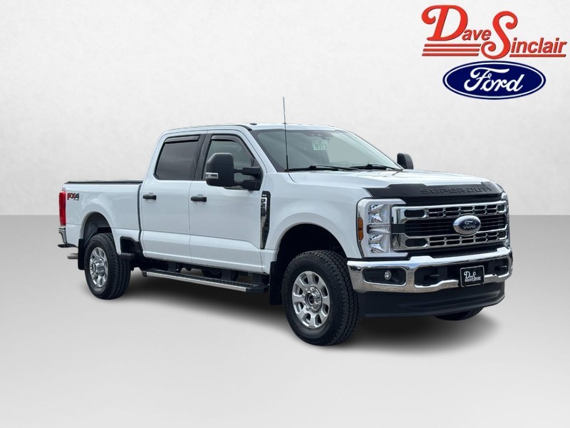 Ford Super Duty F-250 SRW Vehicle Full-screen Gallery Image 04