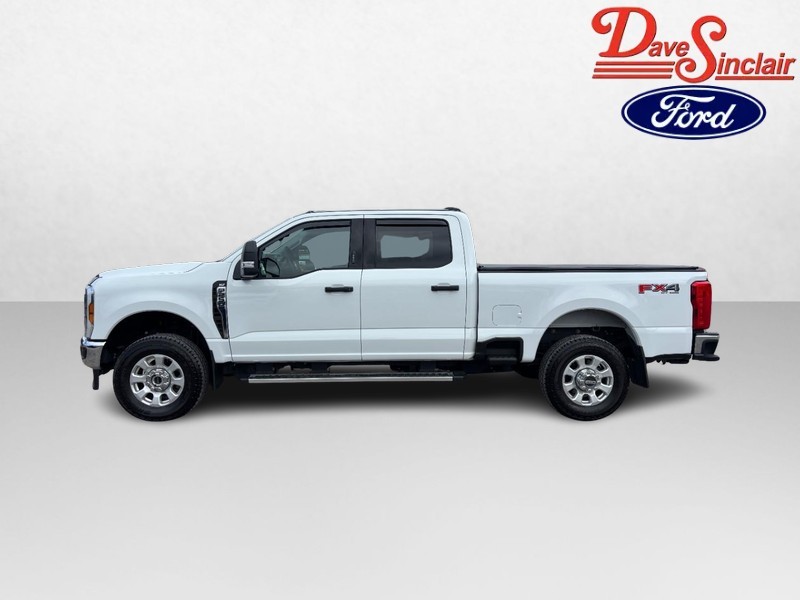 Ford Super Duty F-250 SRW Vehicle Full-screen Gallery Image 10