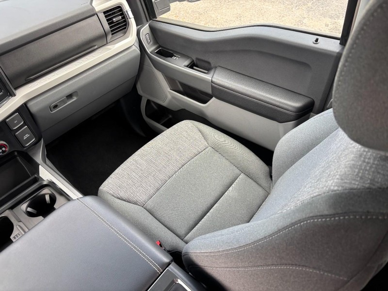 Ford Super Duty F-250 SRW Vehicle Full-screen Gallery Image 15