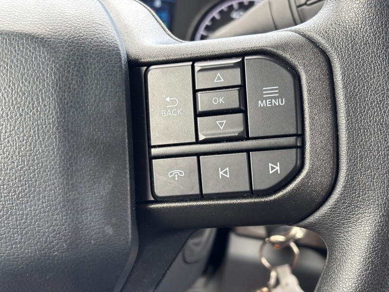 Ford Super Duty F-250 SRW Vehicle Full-screen Gallery Image 19