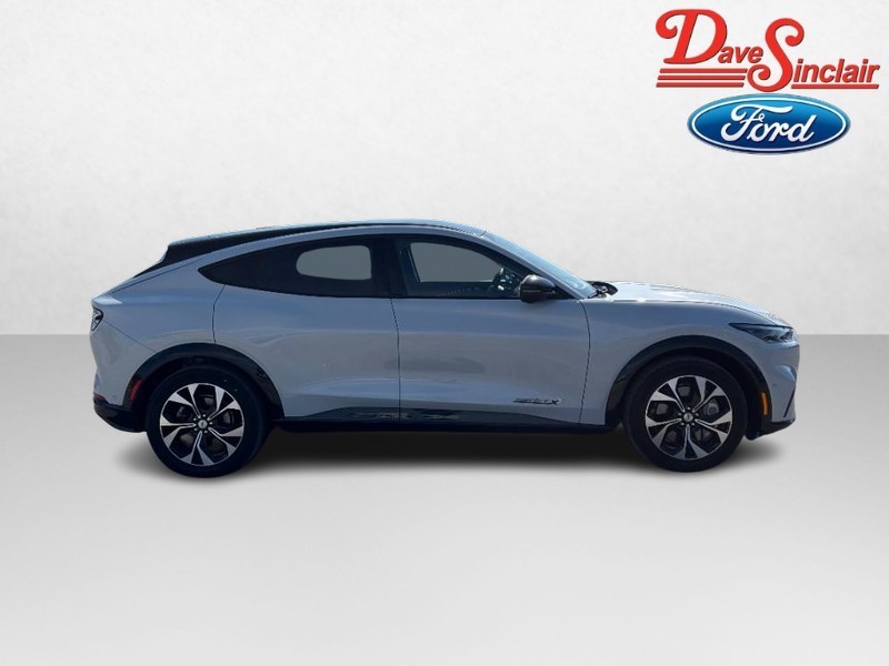 Ford Mustang Mach-E Vehicle Full-screen Gallery Image 05